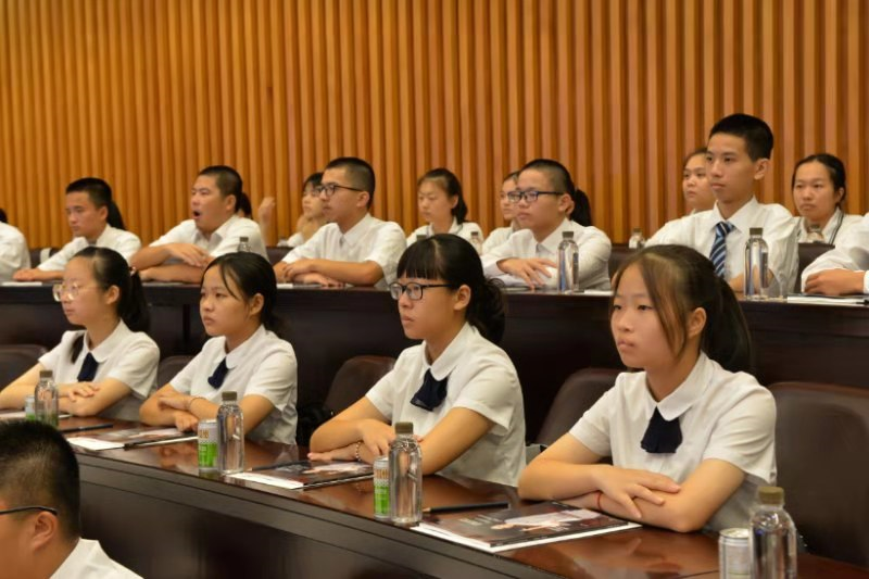  翔安教育投资论坛昨日在厦举行 新经济人物评选正式启动