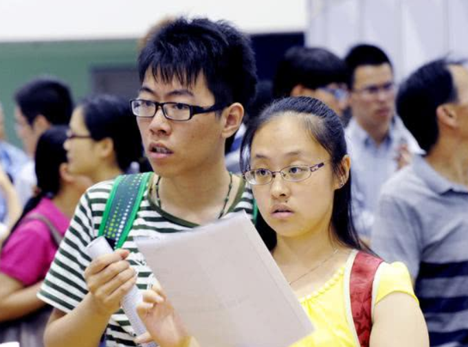 3000块请不动农民工，却能招到一批大学生，是现状还是误解？