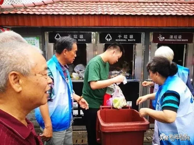 女子因垃圾未分类竟把志愿者掐晕，被行拘3日