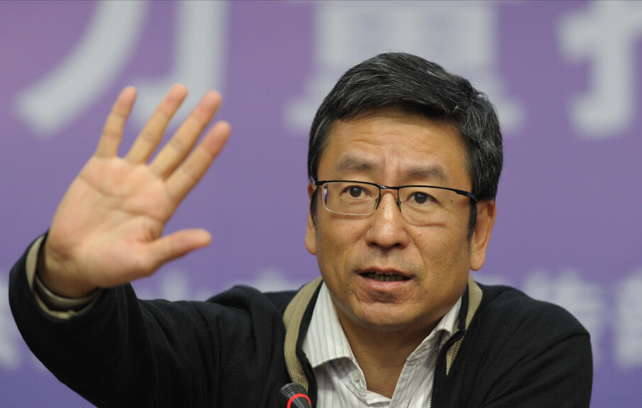 白岩松“为民请命”多年，为何被骂“做作”？王朔的差评迎来反转