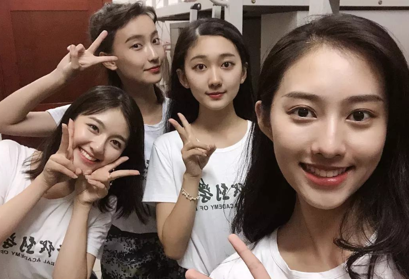 大学开学不到一个月，女儿称宿舍太压抑，想要去校外租房怎么办？