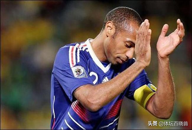 上帝之手到底手球了吗(11年前亨利手球助法国进世界杯，为何没被称上帝之手？反被大骂)