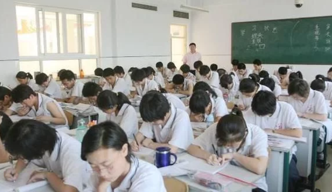 去年高考结束笑称试卷简单，提前15分钟交卷的考生，后来怎样了？