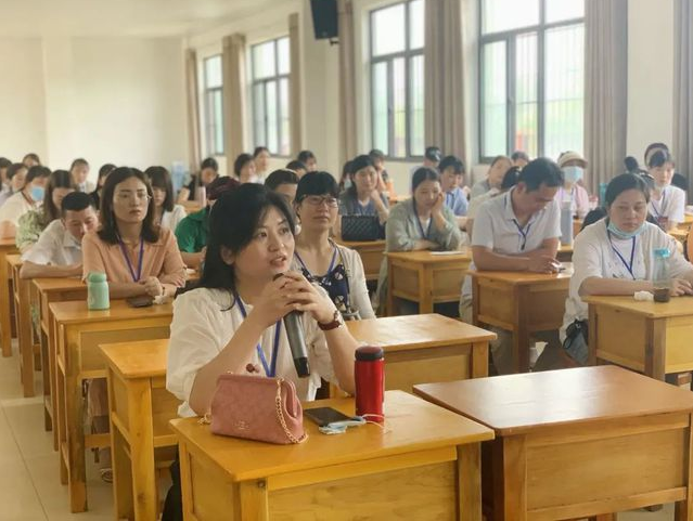 小学生靠传纸条绝交，霸气中透露着卑微，友谊的小船就这么翻了？