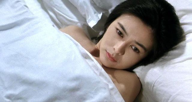 关之琳下体被塞保龄球("美艳情妇"关之琳的浪荡史,和被她拿下的男人们