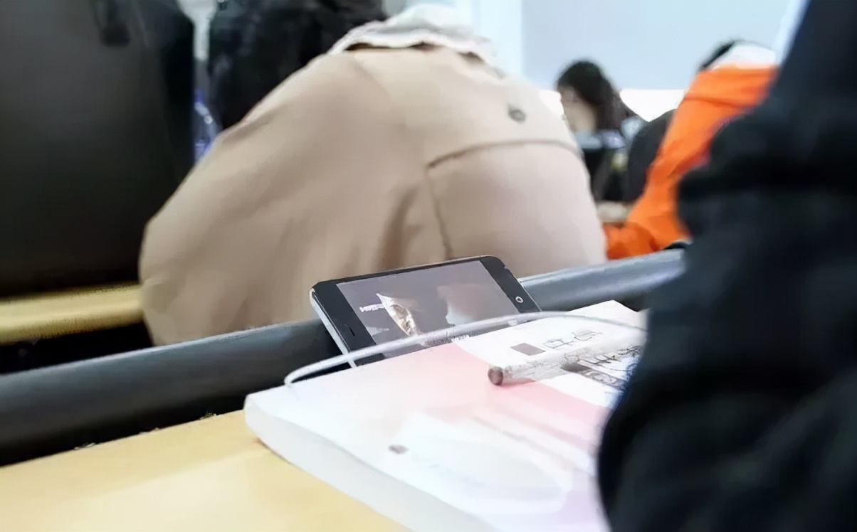 人民日报痛批：沉睡中的大学生，你不失业，天理难容