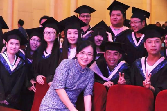 编制内大学辅导员待遇（大学）