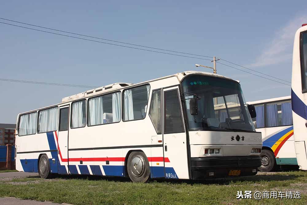 搭载道依茨V8风冷的国产豪华大客 曾经的北方尼奥普兰BFC6120客车