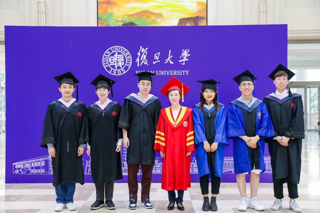 毕业季，复旦大学书记校长喊毕业生合影啦！