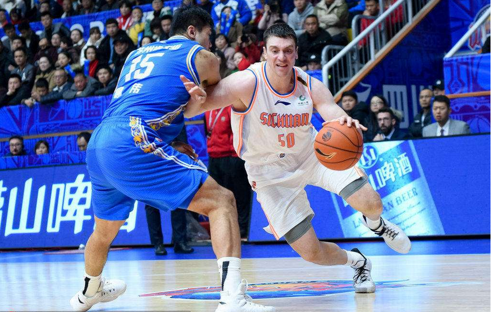 汉斯布鲁为什么nba不行(力压乔丹和卡特，成为队史第一人的他，竟沦落到只能打CBA？)