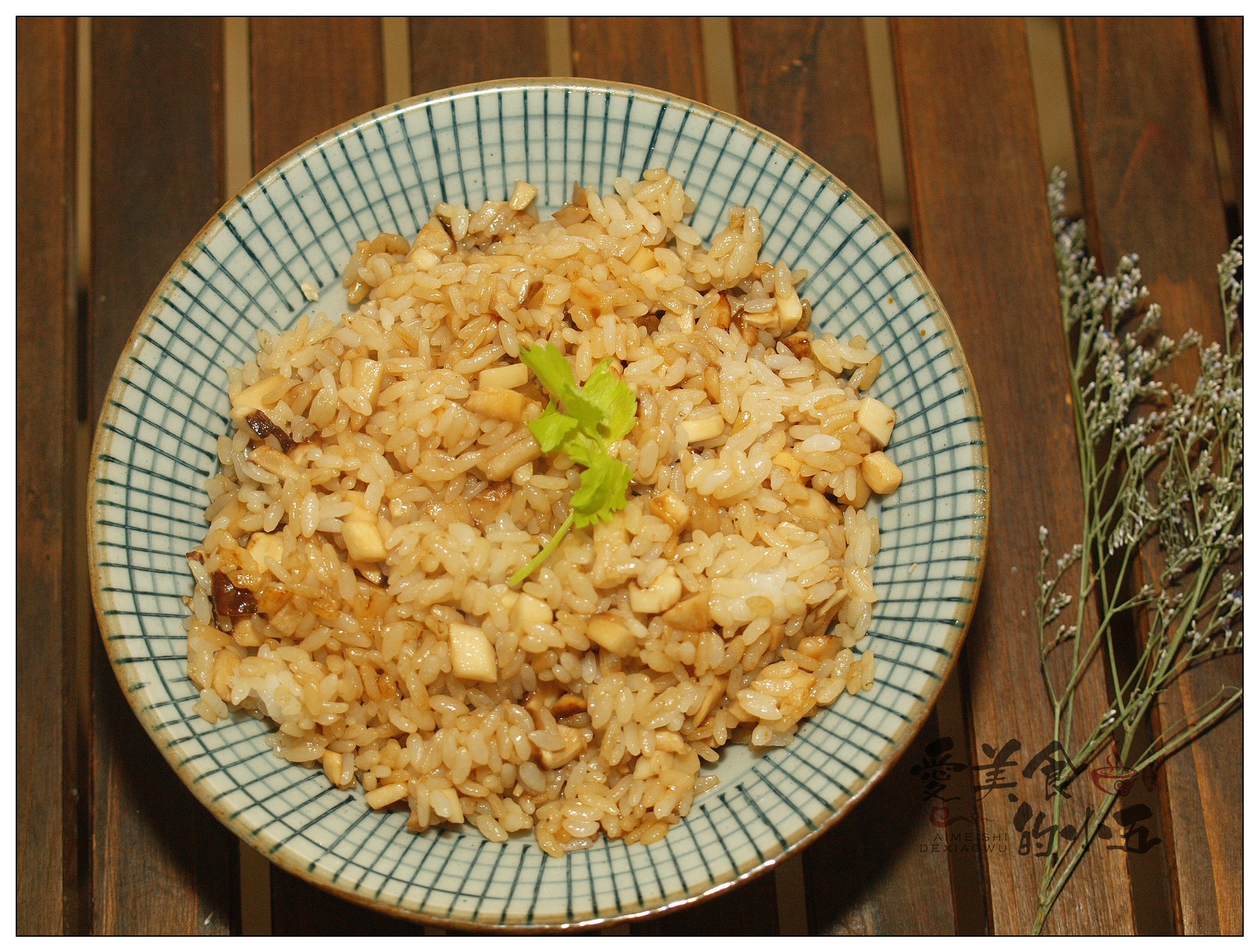 冰鲜的的松茸,用来炒饭,有些许小奢侈,但真的是鲜香味美