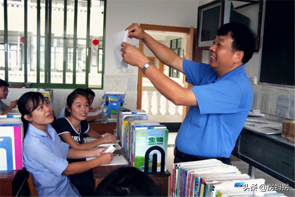 为1.8万名贫困生圆大学梦丨哪怕化缘，也要筹钱让他们走出大山