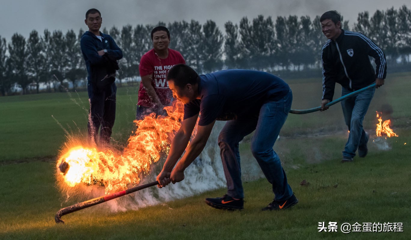 曲棍球正棍传球比赛视频(中国男足太窝囊，火爆达斡尔族火球曲棍球赛，比中国男足好看多了)