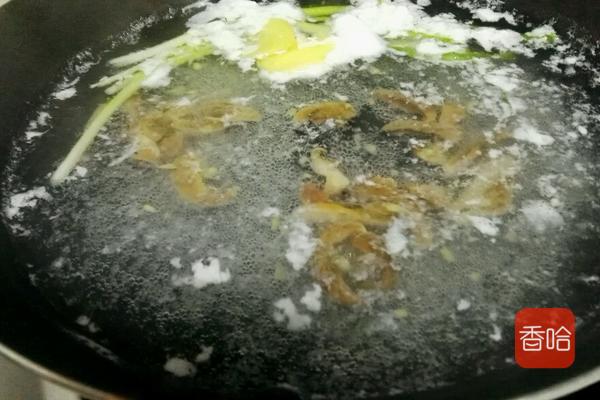 河蚌最好吃的做法，炖之前多做这一步，肉不老也不腥，非常下饭