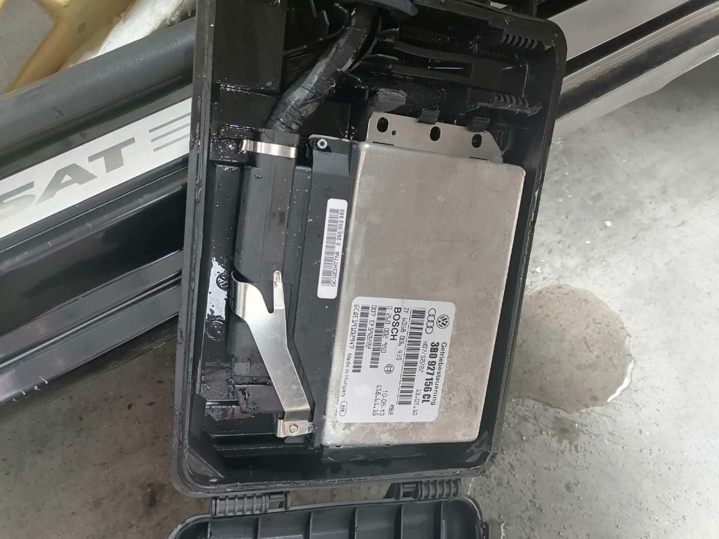 帕萨特领驭P-R-N-D挂挡冲击顿挫，发动机前后摇晃抬头，胖哥检查