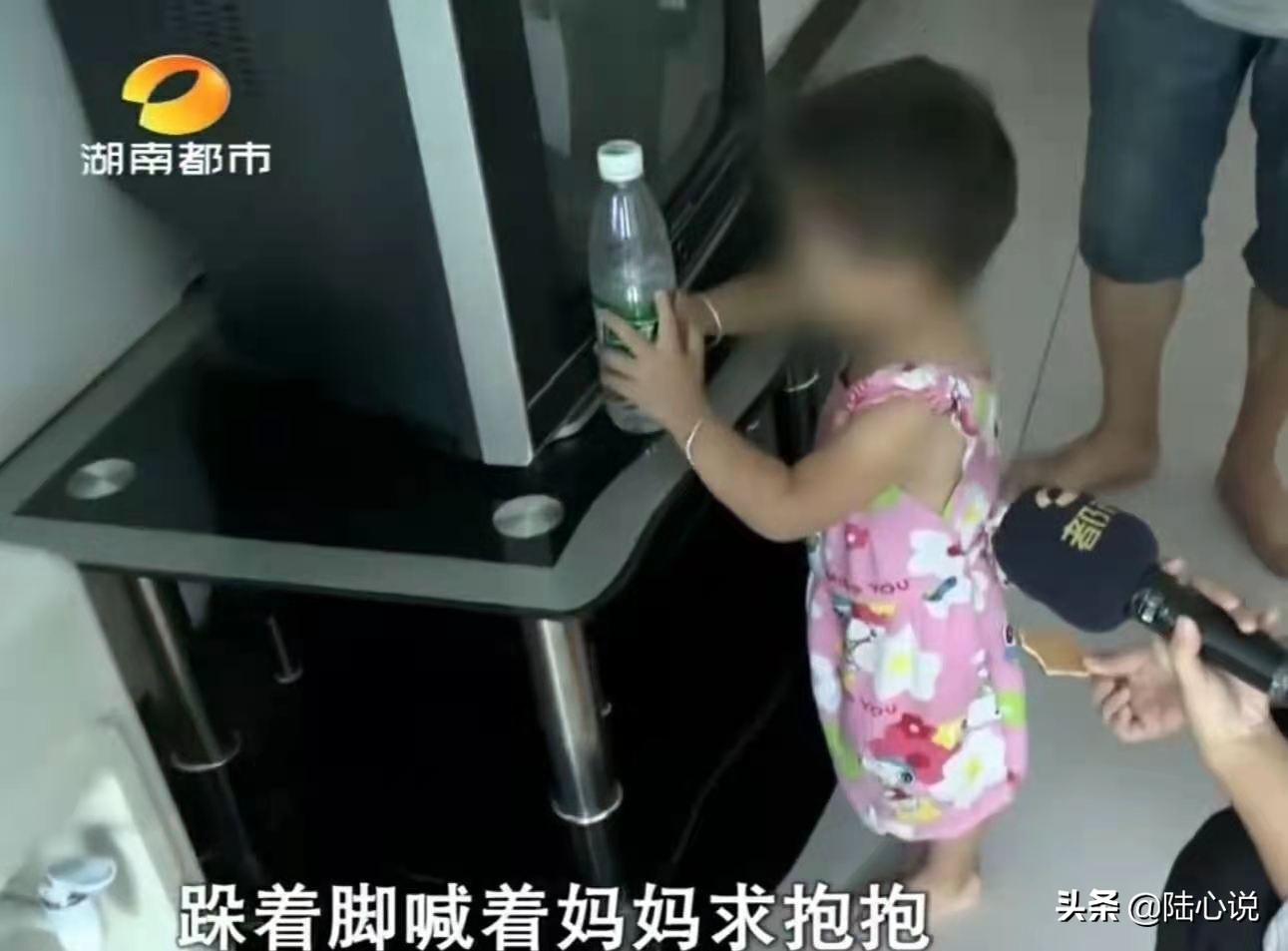 三观不合的爱情：女大学生爱上农民工，婚后争吵不断，孩子受苦了