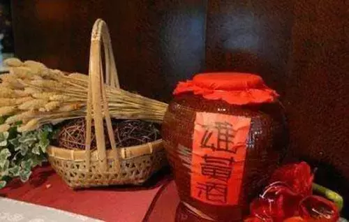 端午节，又称端阳节、重午节、龙舟节、等等，是中国民间传统节日