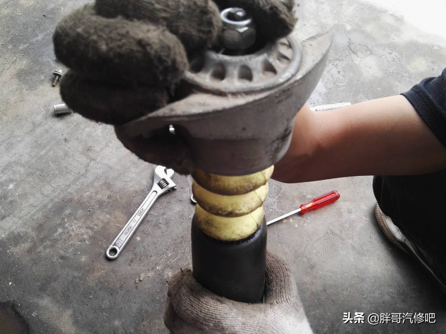 9年车龄8万公里的"老车"，底盘悬挂该如何保养？好底盘开出好心情