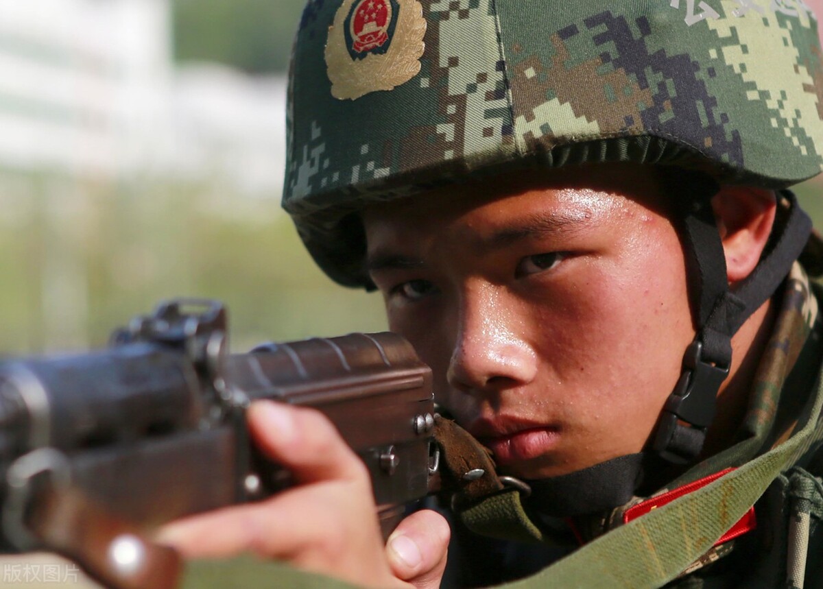 直招士官如何？要不要报名？对比义务兵区别在哪？给大家分析分析