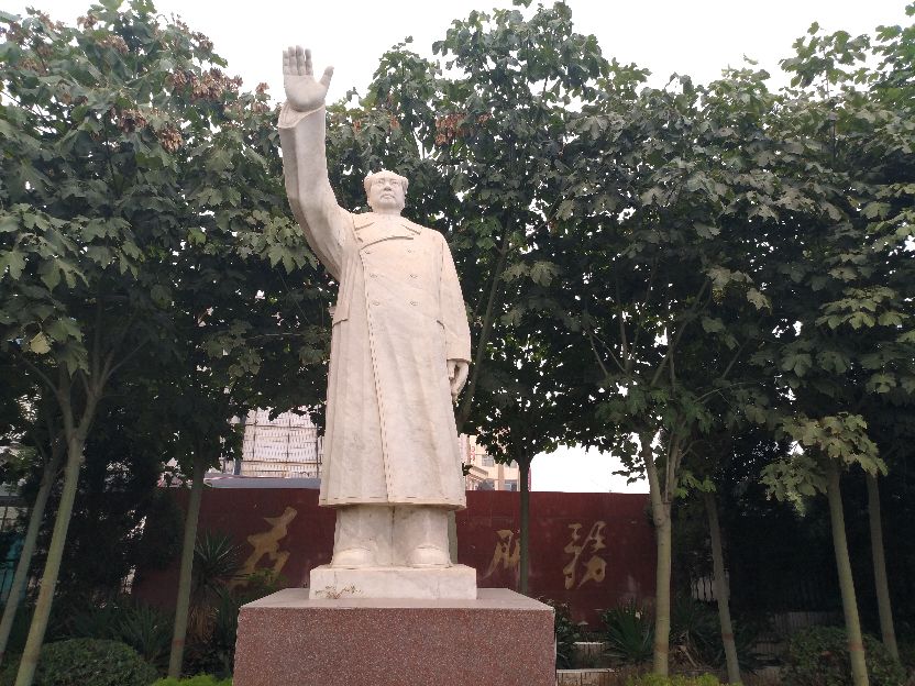 别出心裁 亦作“独出心裁”