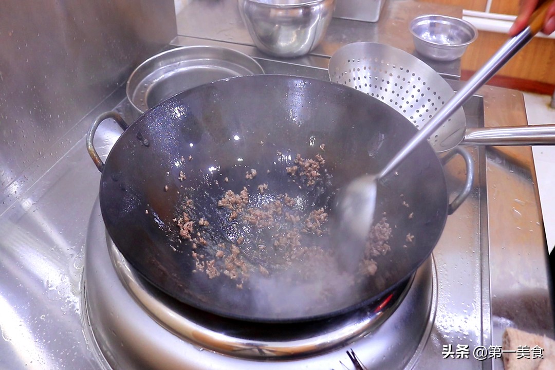 麻婆豆腐的简单做法(麻婆豆腐家常做法，好吃嫩滑不破碎，简单易操作，一顿多吃两大碗)