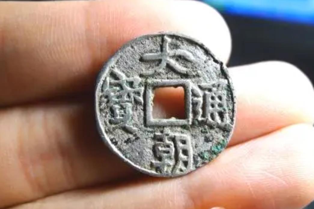 元朝钱币存世量比较少，主要使用这种货币，铜钱铸造量不大