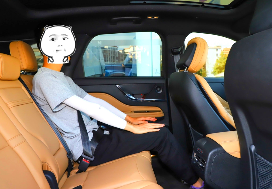 同是20万级豪华SUV，美系林肯和BBA，到底差距有多大？