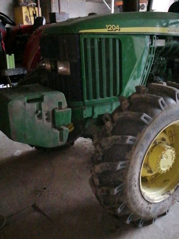 2013年的約翰迪爾拖拉機，這車況還不錯！大家說說能值多少錢