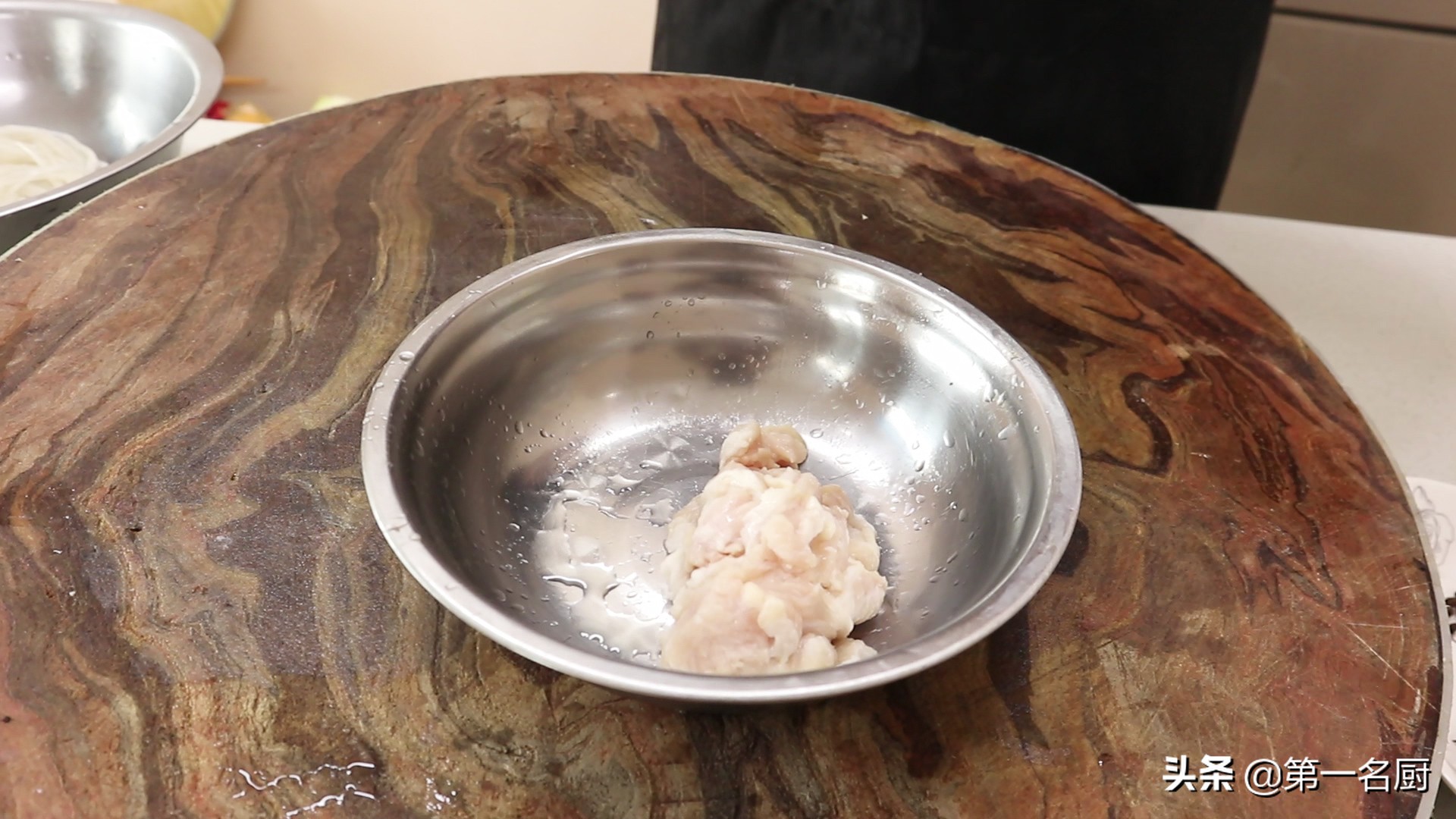 白菜燉粉條的家常做法,白菜燉粉條的家常做法不放肉