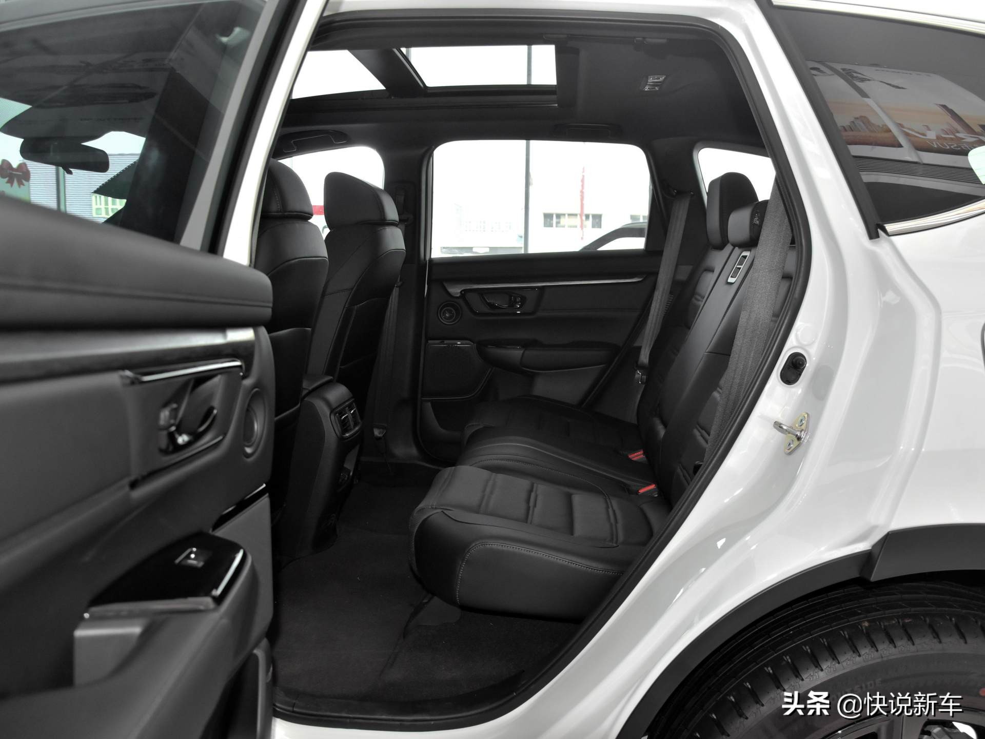 黑色套件上身，实用且耐用，油耗低于途观L，实拍本田CR-V