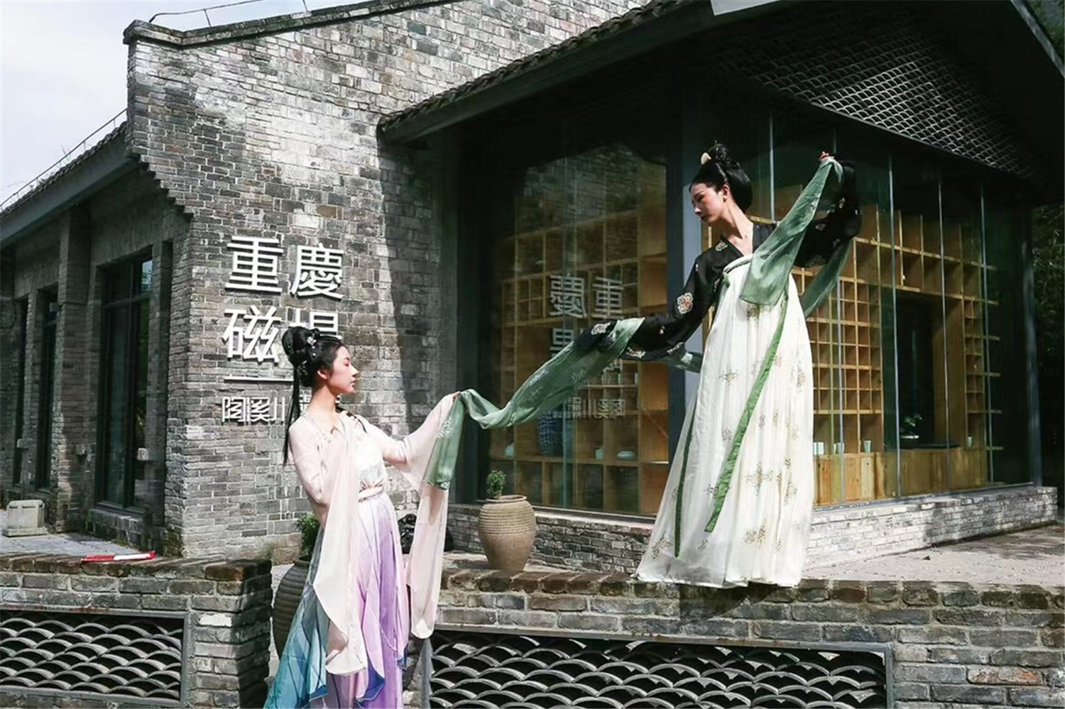 重庆年轻人追捧汉服，数十亿高端消费背后，是传统文化的传承？