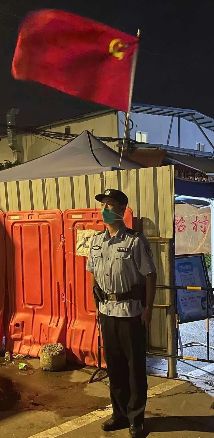 党旗高高飘扬在抗疫一线丨 写在抗疫一线的385份入党申请书