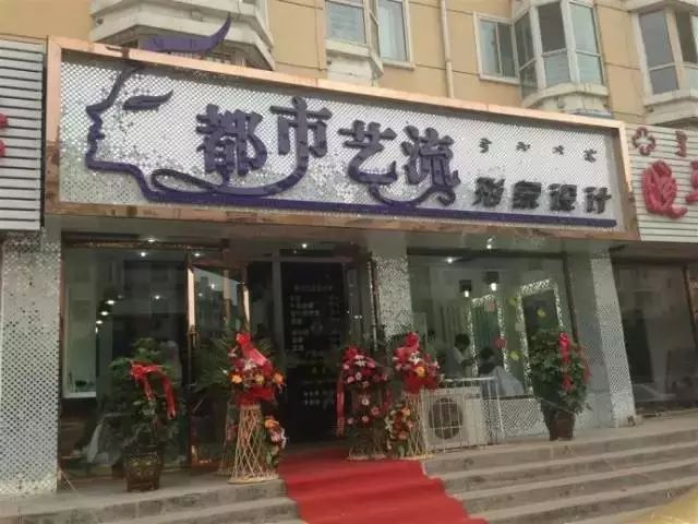 为啥日本店铺招牌这么好看，而我们的那么丑？