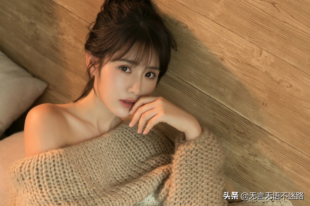 气质美女，牛奶肌肤，香肩外露，唯美性感