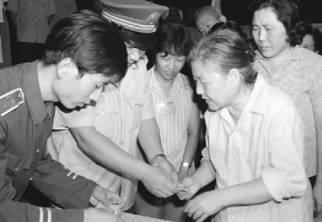 邓小平与改革开放反腐第一案：王仲成首位被枪毙的县委书记