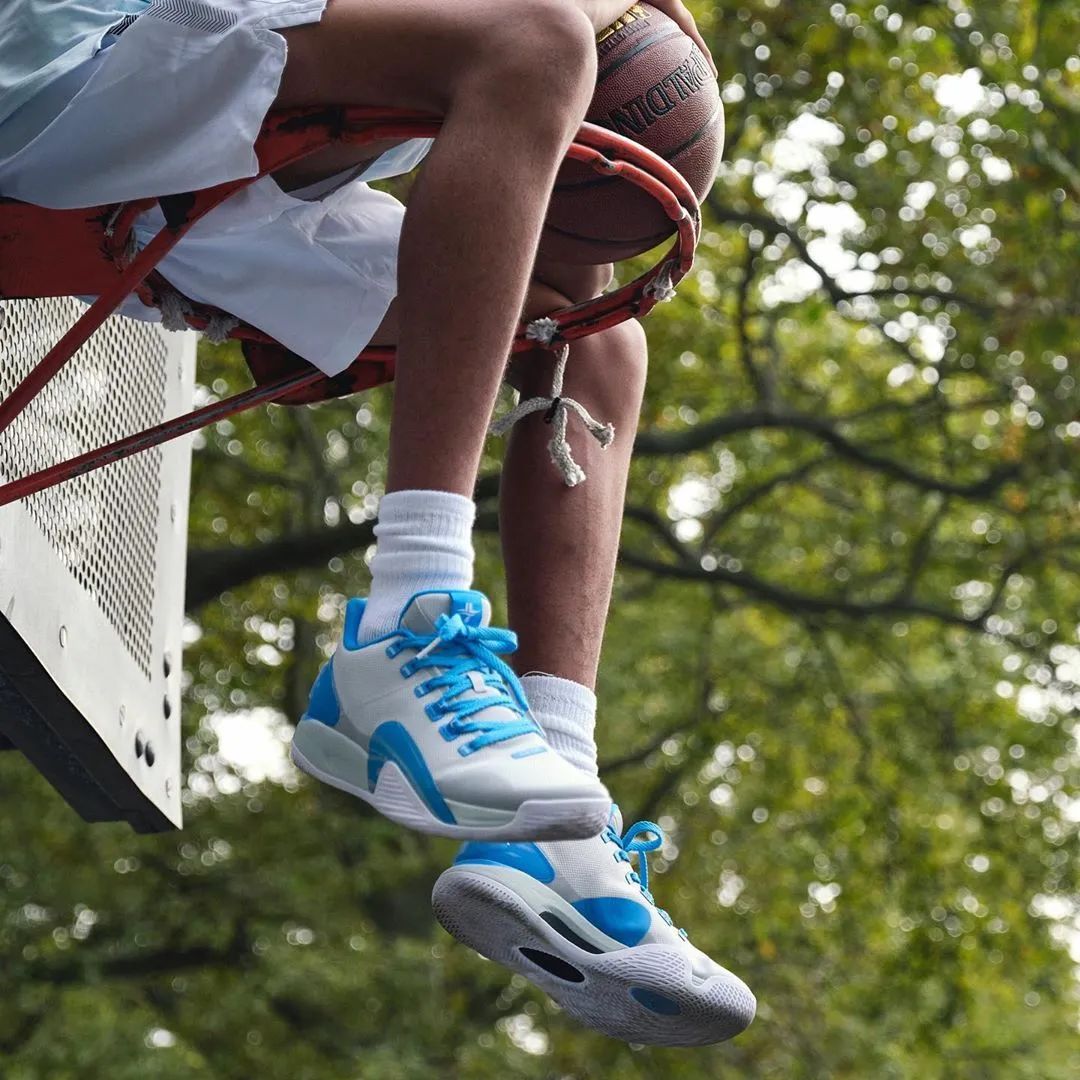 林書豪為什么沒人要nba（NBA沒人要？簽名鞋被一拖再拖？林書豪的生涯真正跌倒了谷底？）