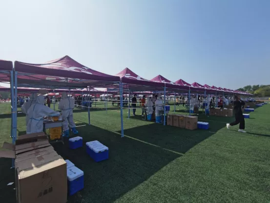 现场直击！高校核酸大筛查，安全有序迎开学