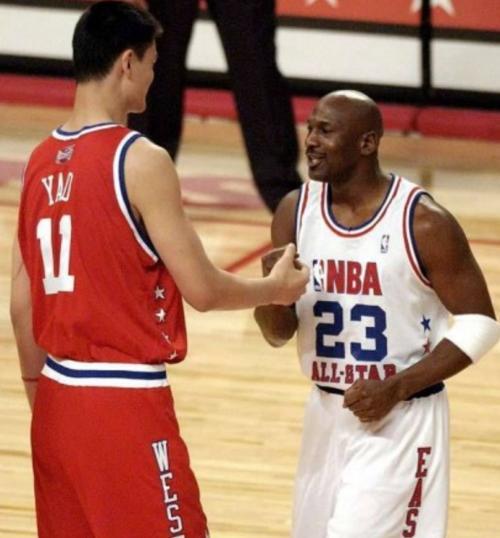 王治郅nba生涯（姚明和大郅在NBA交手5次，他们是这种数据！球迷：没对比就没伤害）