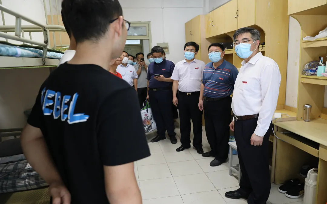 萌新你好 | 终于等到你！2020江苏大学新生报到现场直击