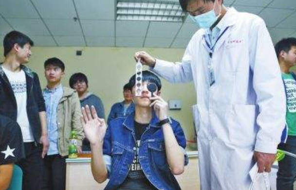 传闻高考体检要“脱光衣服”，是真的吗？体检有哪些注意事项？