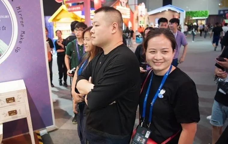 郑敏为何嫁穷小子岳云鹏？做他背后的女超人，