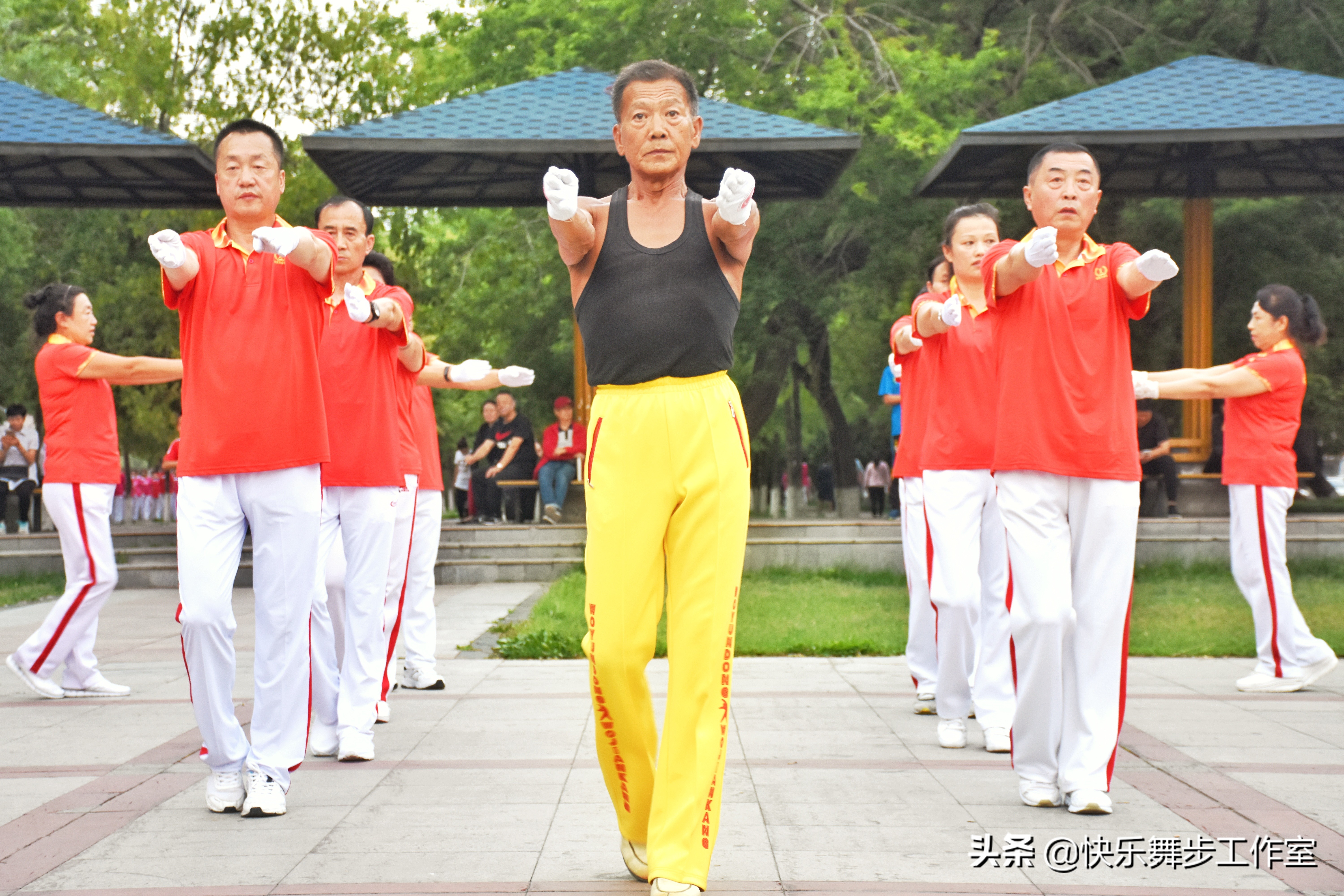 中老年痴迷的快乐舞步(佳木斯快乐舞步健身操发展纪实)