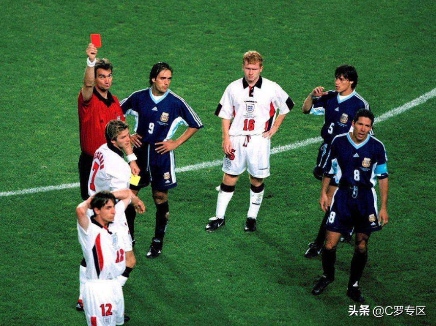 世界杯娱乐元素(深度丨1998年法国世界杯，能成为当世经典，靠的不仅仅是球星)