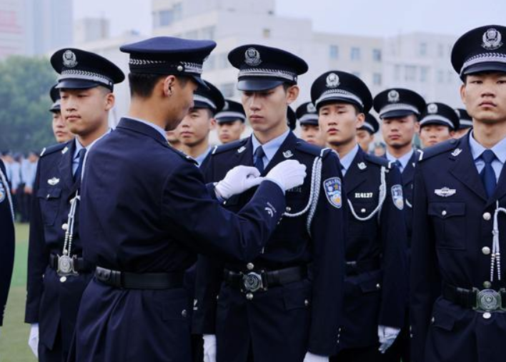 辅警月薪只有3000元，却有人排着队要报考，4大优势让人眼馋