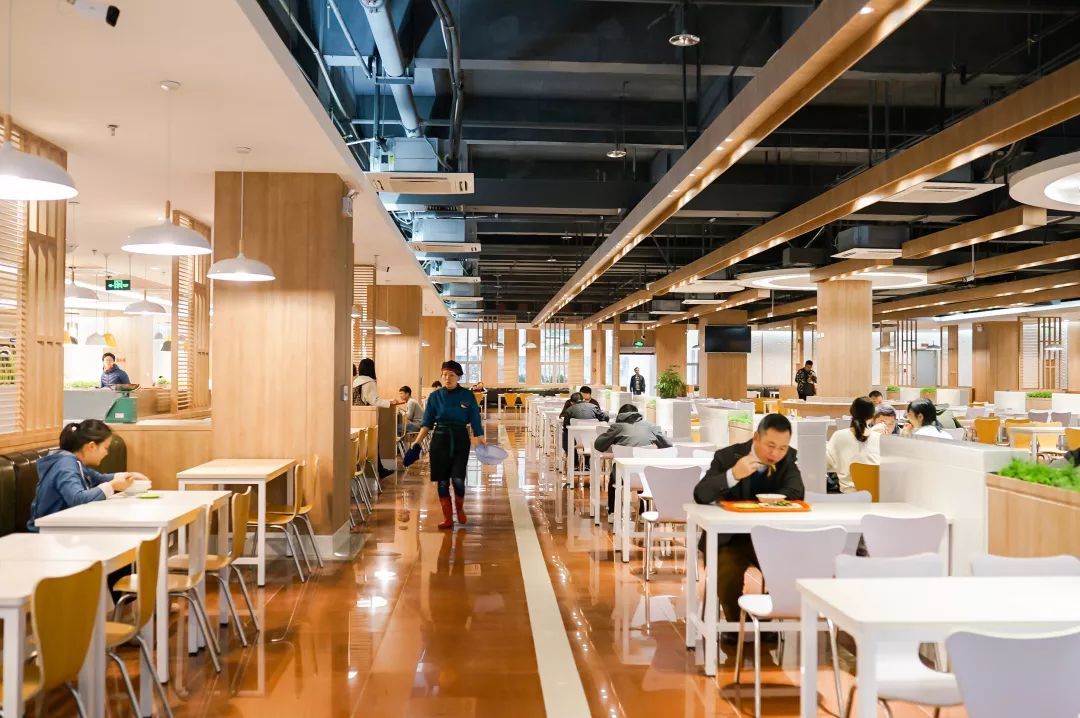 大一新生，每个月给多少生活费合适？1500元够吗？