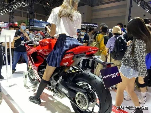 新车|走街旅行两不误，颜值吸睛配置高！杜卡迪SuperSport 950上市