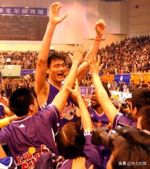 总决赛cba在哪个场地</h2>
<p>　　1、进入总决赛次数最多：东莞体育馆12次</p>
<p>　　广东宏远过去的主场，95-96赛季，宏远与八一在CBA元年上演总决赛军粤争霸，东莞体育馆从那时起便出现在总决赛舞台之上。从02-03赛季开始，一直到12-13赛季，连续11个赛季，东莞体育馆从未缺席过总决赛。</p>
<p>　　在这期间，广东拿下了8次总冠军，随后主场迁往东莞篮球中心（东风日产文体中心），由于疫情影响，这座体育馆实际上只参加了两个赛季总决赛，还没有在主场完成过夺冠，和老馆完全无法相提并论。</p>
<p>　　<img decoding=