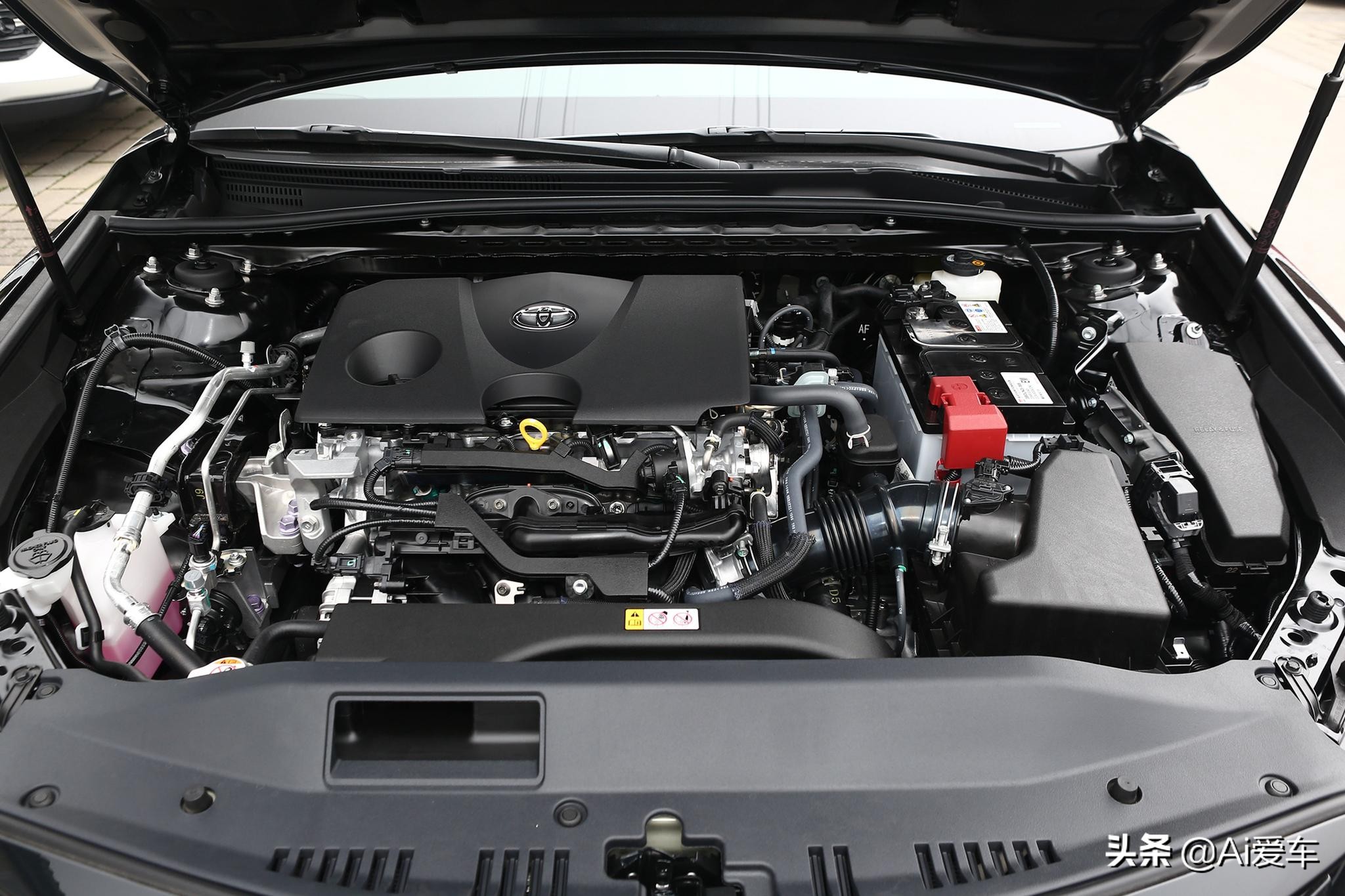 2.0L+178马力，合资热销中型家轿，实惠省心油耗5.5L,丰田凯美瑞