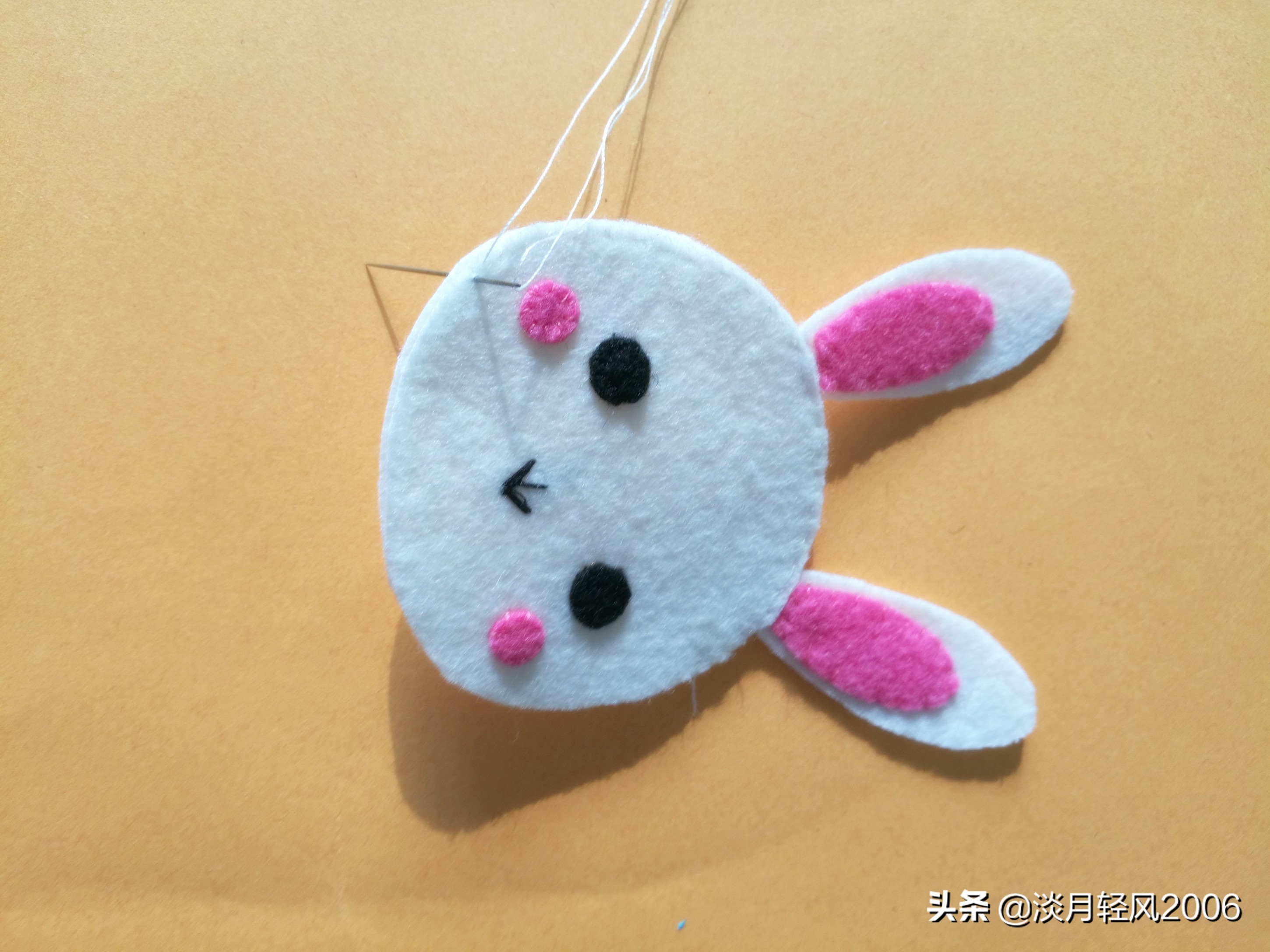 不织布小制作,简单的小兔子书签的做法,可以当手工作业