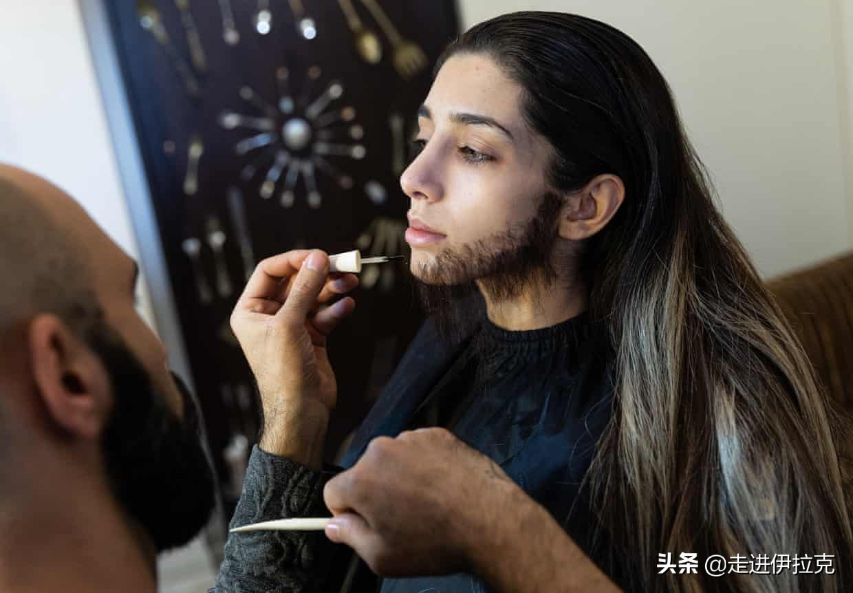 世界杯女性球迷科普图片(伊朗女性如何通过女扮男装进入体育场,观看